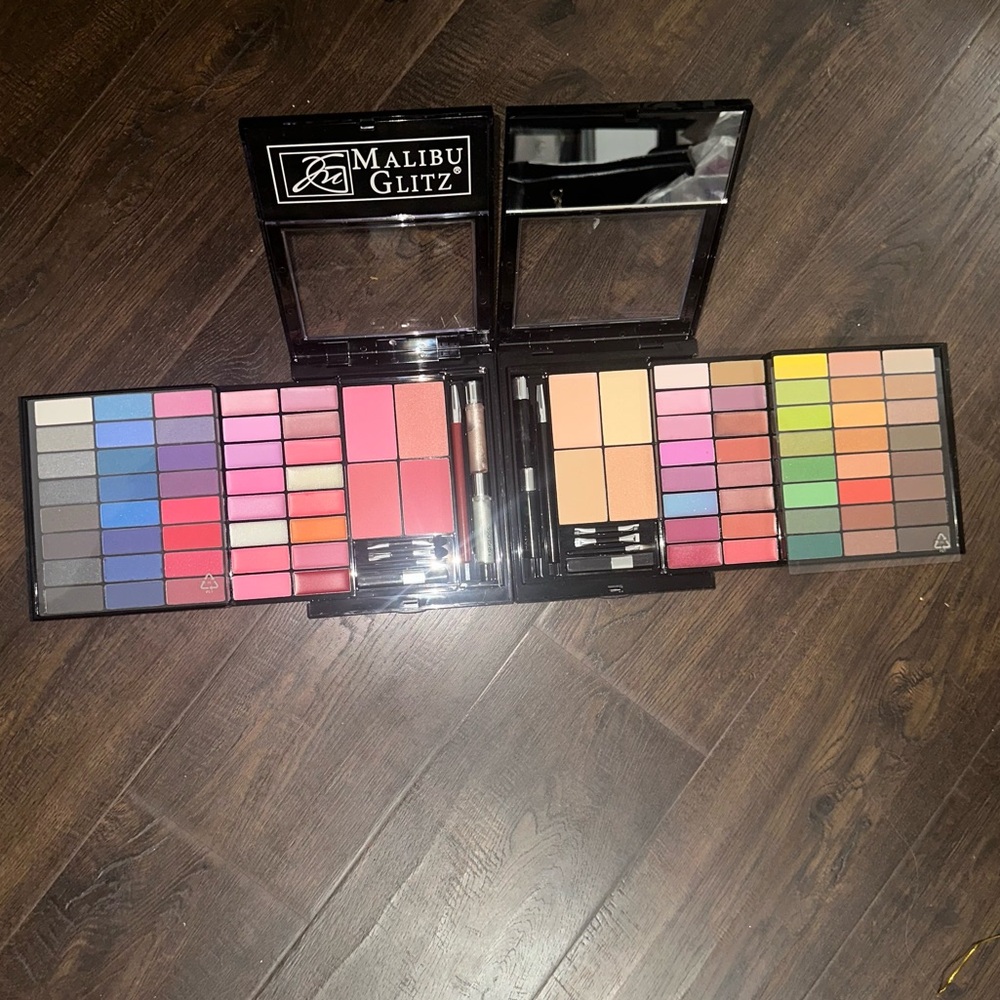 NIP MALIBU GLITZ 94 Color Palettes